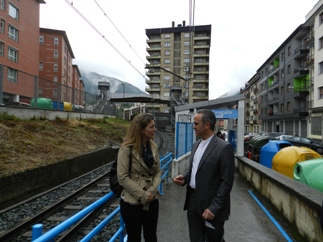 La Consejera Oregi y el Alcalde de Elgoibar, Alfredo Etxeberria, en Toletxegain